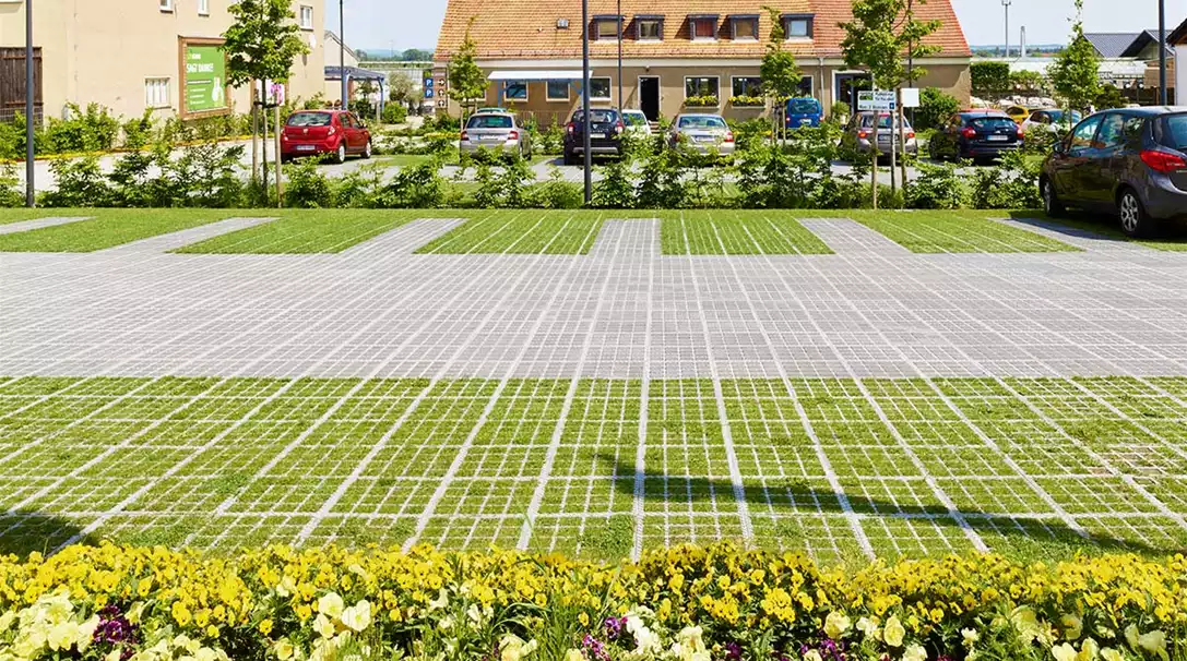 Parkplatz_TTE_Gitter.jpg Parkplatz_TTE_Gitter.jpg